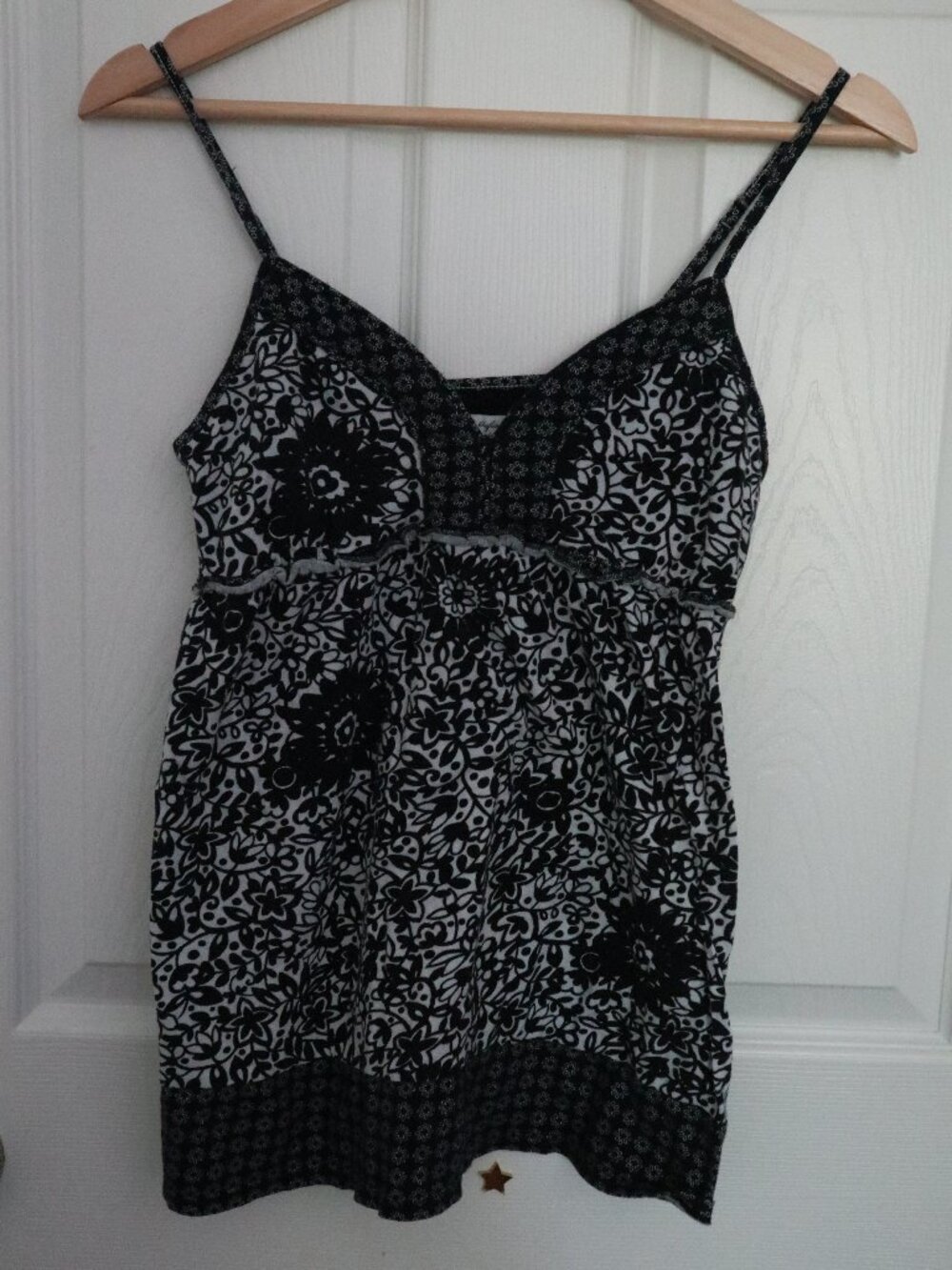 Vintage American Eagle Floral Strap Top Size Small Black and White